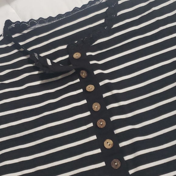 New boutique striped lace top - Picture 6 of 10